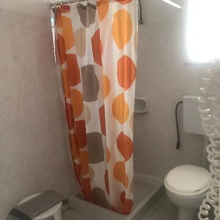 Eleftheria And Αχαράβη